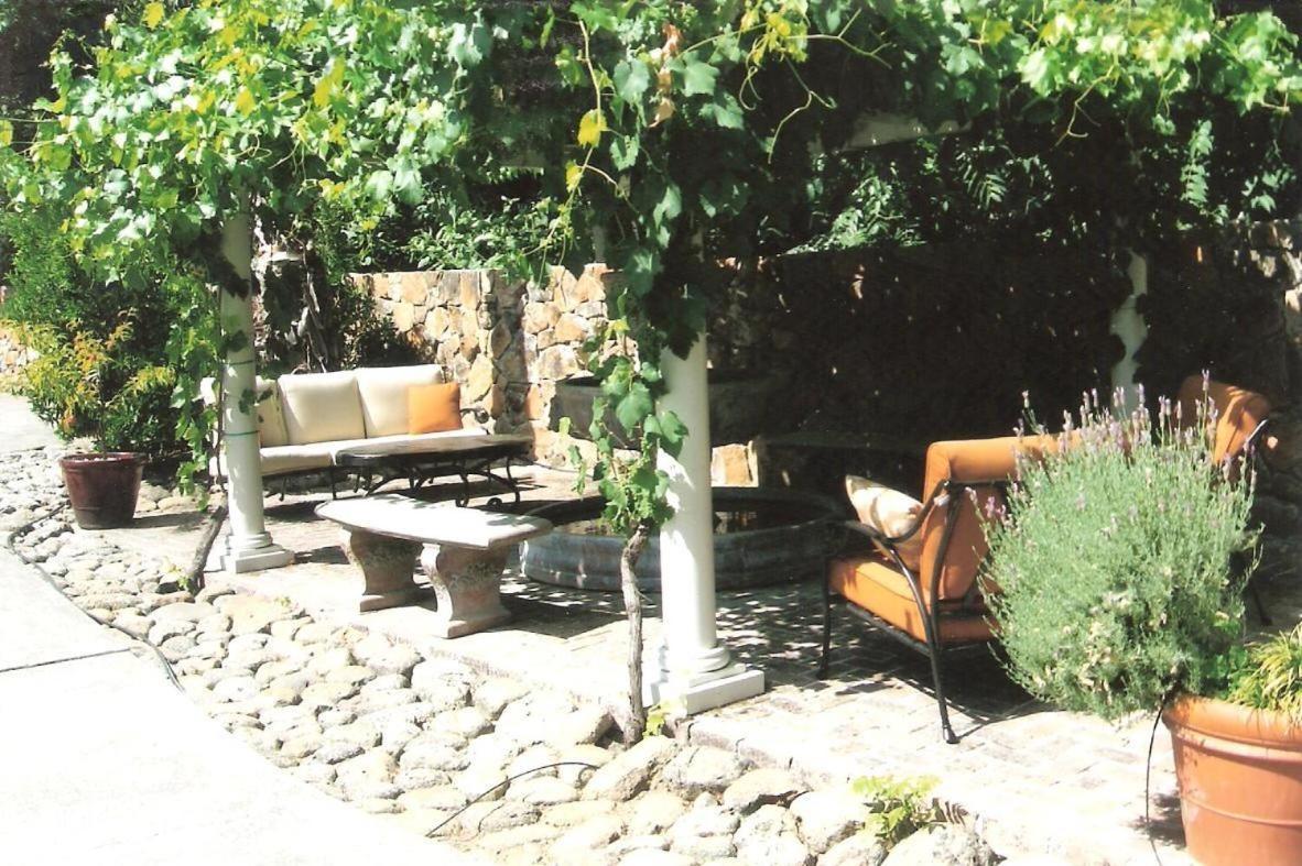 Spanish Villa Inn Santa Helena Exterior foto